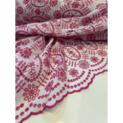 Layse Bordada Bicolor Fundo Branco com Bordado Pink Modelo I30 - Largura 1,30 m x Comprimento 2,50 m 