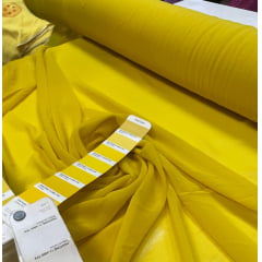 Mousseline Lisa Toque de Seda Amarelo Ouro  COM UMA MANCHINHA- Largura 1,47 m x Comprimento 1,35 m 
