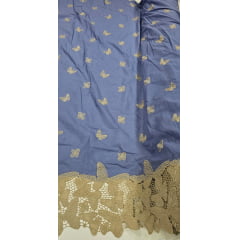 Cambraia Bordada Fundo Azul Celeste com Barrado em Guipir de Borboletas Kaki  - Largura 1,30 m x Comprimento 1,65 m 