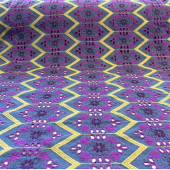 Layse Jeans Bordada Fucsia com Amarelo - Comprimento 4,,40 m x Largura 1,30 m 