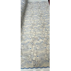 Cambraia Bordada Floral Azul - Comprimento 1,50 m x Largura 1,30 m 