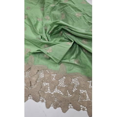 Cambraia Bordada Fundo Verde com Barrado em Guipir de Borboletas Kaki  - Comprimento 1,80 m x Largura 1,30