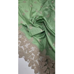 Cambraia Bordada Fundo Verde com Barrado em Guipir de Borboletas Kaki  - Comprimento 1,80 m x Largura 1,30