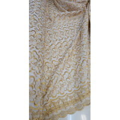 Layse Austríaca Branca  Bordada com Fio Metálico Dourado  - Comprimento 1,40 m x Largura 1,30 m 