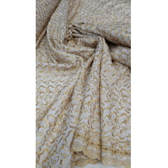 Layse Austríaca Branca  Bordada com Fio Metálico Dourado  - Comprimento 1,40 m x Largura 1,30 m 