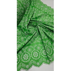 Layse Bordada Bicolor Fundo Verde Limão com Bordado Branco Modelo 17 - Comprimento 2,20 m x Largura 1,30 m 