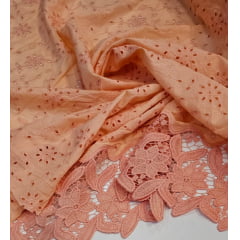Layse Bordada Barrada em Guipir Salmão Modelo I25  - Comprimento 0,85 cm x Largura 1,30 m 