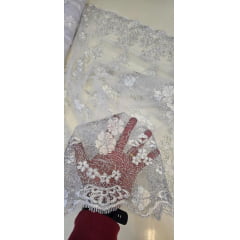 Tule Bordado Europa Branco com Fio Metálico Prata MCT Modelo 02   - Comprimento 0,75 cm x Largura 1,30 m