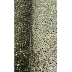 Tule Bordado com Paetês e Pedrarias Verde Militar COM RASGO E FIO PUXADO- Comprimento 1,40 m x Largura 1,30 m