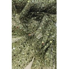 Tule Bordado com Paetês e Pedrarias Verde Militar COM RASGO E FIO PUXADO- Comprimento 1,40 m x Largura 1,30 m