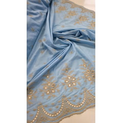 Layse Barrada dos 2 Lados Bicolor Fundo Azul Serenity e Bordado Kaki - Comprimento 1 m x Largura 1,35 m