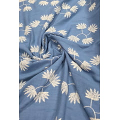 Crepe de Algodão Milano Bordado Bicolor Azul e Branco - Comprimento 1,70 m x Largura 1,45 m Crepe de Algodão Milano Bordado Bicolor Azul e Branco - Comprimento 1,70 m x Largura 1,45 m