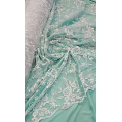 Tule Bordado com Bico Branco Modelo 26  - Comprimento 1 m  x Largura 1,30 m 