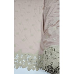 Cambraia Bordada Fundo Rosê com Barrado em Guipir de Borboletas Kaki    - Comprimento 1,60 m x Largura 1,30 m