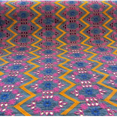 Layse Jeans Bordada Pink com Laranja - Comprimento 3,50 m x Largura 1,30 m Layse Jeans Bordada Pink com Laranja - Comprimento 3,50 m x Largura 1,30 m