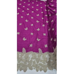 Cambraia Bordada Fundo Fúcsia com Barrado em Guipir de Borboletas Kaki - Comprimento 1 m x Largura 1,30 m 