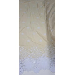 Layse Bordada Amarelo Claro com Barrado em Renda Guipir Branca 664 COM MANCHA- Comprimento 2 m x Largura 1,30 m