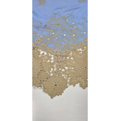 Layse Bordada Azul Celeste com Barrado em Renda Guipir Kaki 664 - Comprimento 1,50 m x Largura 1,30 m