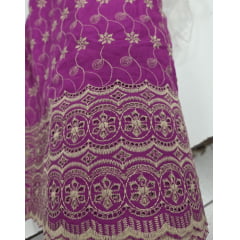 Layse Bordada Bicolor Surat Fucsia com Kaki   - Comprimento 1,30 m x Largura 1,35 m -