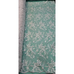 Tule Bordado com Bico Branco Modelo 26  - Comprimento 3 m  x Largura 1,30 m 