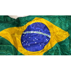 Bandeira do Brasil em cetim grande amassada (LD) Comprimento 1,50 cm x Largura 0,90 cm ( 11 unidades) Bandeira do Brasil em cetim grande amassada (LD) Comprimento 1,50 cm x Largura 0,90 cm ( 11 unidades)