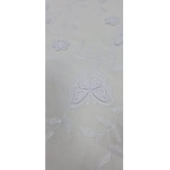 Cambraia Bordada 3D Borboletas Branco  ( COM ACABAMENTO NOS 2 LADOS) COM SUJEIRA  - Comprimento 0,80  cm x Largura 1,30 m   