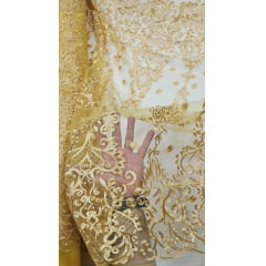 Tule Bordado Arabescos com Bico Dourado ST500  