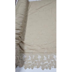 Cambraia Bordada Fundo Kaki com Barrado em Guipir de Borboletas Kaki  