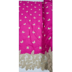 Cambraia Bordada Fundo Pink com Barrado em Guipir de Borboletas Kaki  