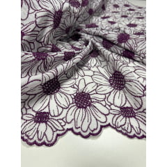 Layse Bordada Bicolor Margaridas Fundo Branco Bordados em Roxo