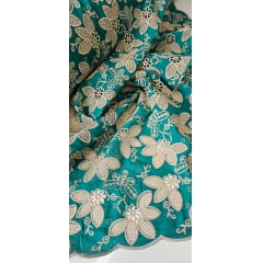 Layse Bordada Premium Bicolor Fundo Verde Esmeralda Bordado em Kaki Modelo 02 