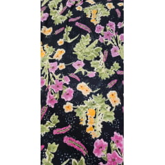 Malha Layse Estampada Fundo Preto Flores Lilás e Verde