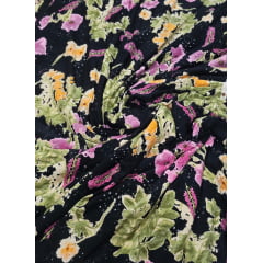 Malha Layse Estampada Fundo Preto Flores Lilás e Verde