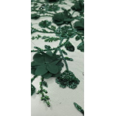 Tule Bordado com Pedrarias e Flores em 3D Verde Floresta Modelo 1011