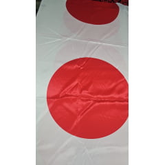 Cetim Bandeira do Japão com defeito (sombreado vermelho) Obs: 10 bandeiras sem os acabamentos nas laterais com média de 0.95 cm cada uma - Largura 1,47 x 10 bandeiras