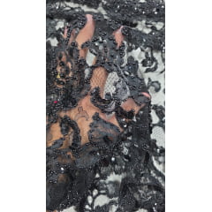 Renda tipo chantily premium bordado com paetês e miçangas preto - Comprimento 2,50 m x Largura 0,90 cm 