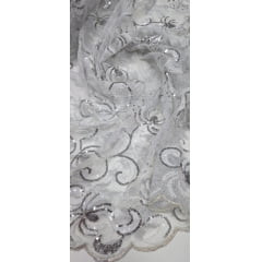 Renda Tipo Chantilly com Fio Metálico Bordado com Paetês