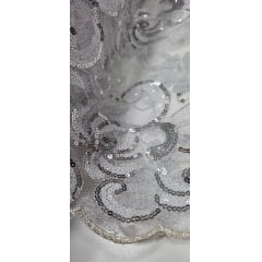 Renda Tipo Chantilly com Fio Metálico Bordado com Paetês