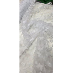 Tule Bordado com Borboletas em 3D Branco