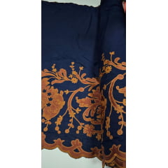 Viscolinho Premium Dior Bordado Fundo Azul Marinho Barrado Caramelo