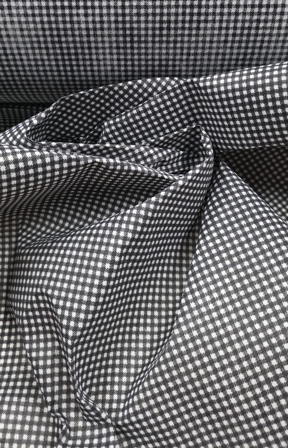 TNT de Viscose Engomado Xadrez Preto