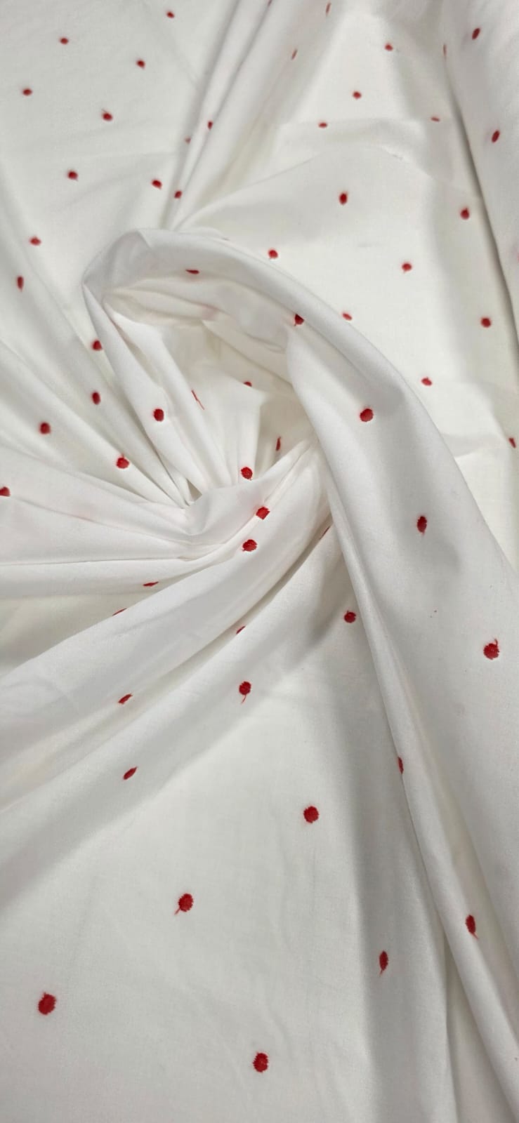 Tricoline Off White Bordada Poá Vermelho