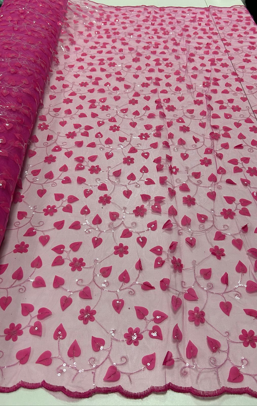 Tule Bordado 3D Floral Pink com Paetês Transparentes