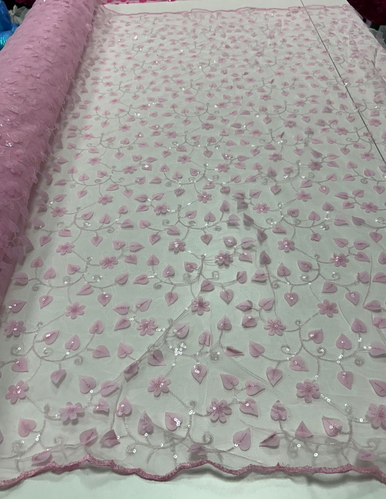 Tule Bordado 3D Floral Rosa Bebê com Paetês Transparentes