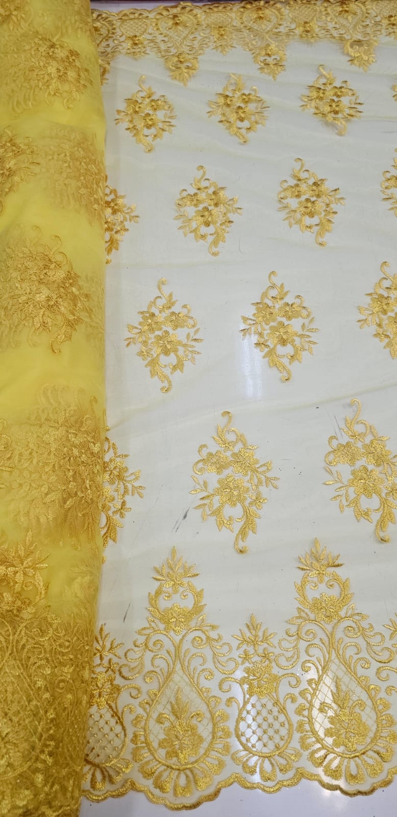 Tule Bordado com Bico Amarelo Ouro LS2321D15 