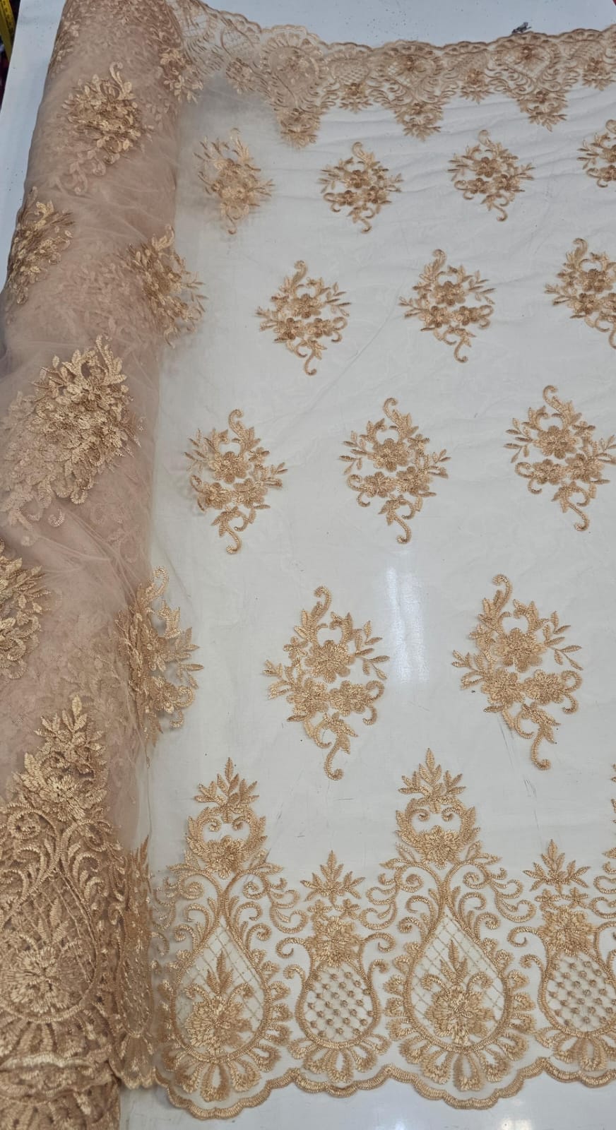 Tule Bordado com Bico Dourado LS2321D15 