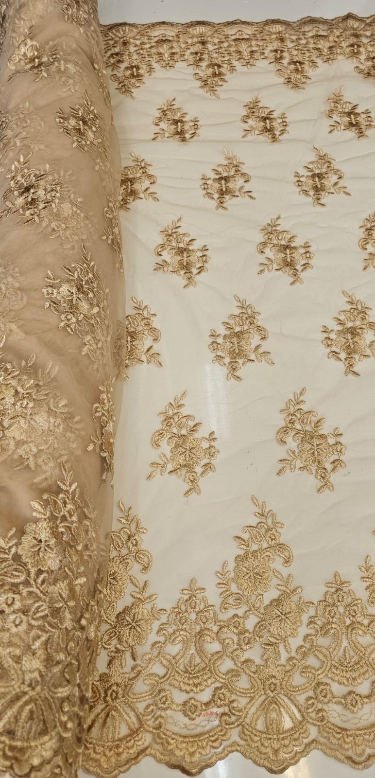 Tule Bordado com Bico Dourado N30