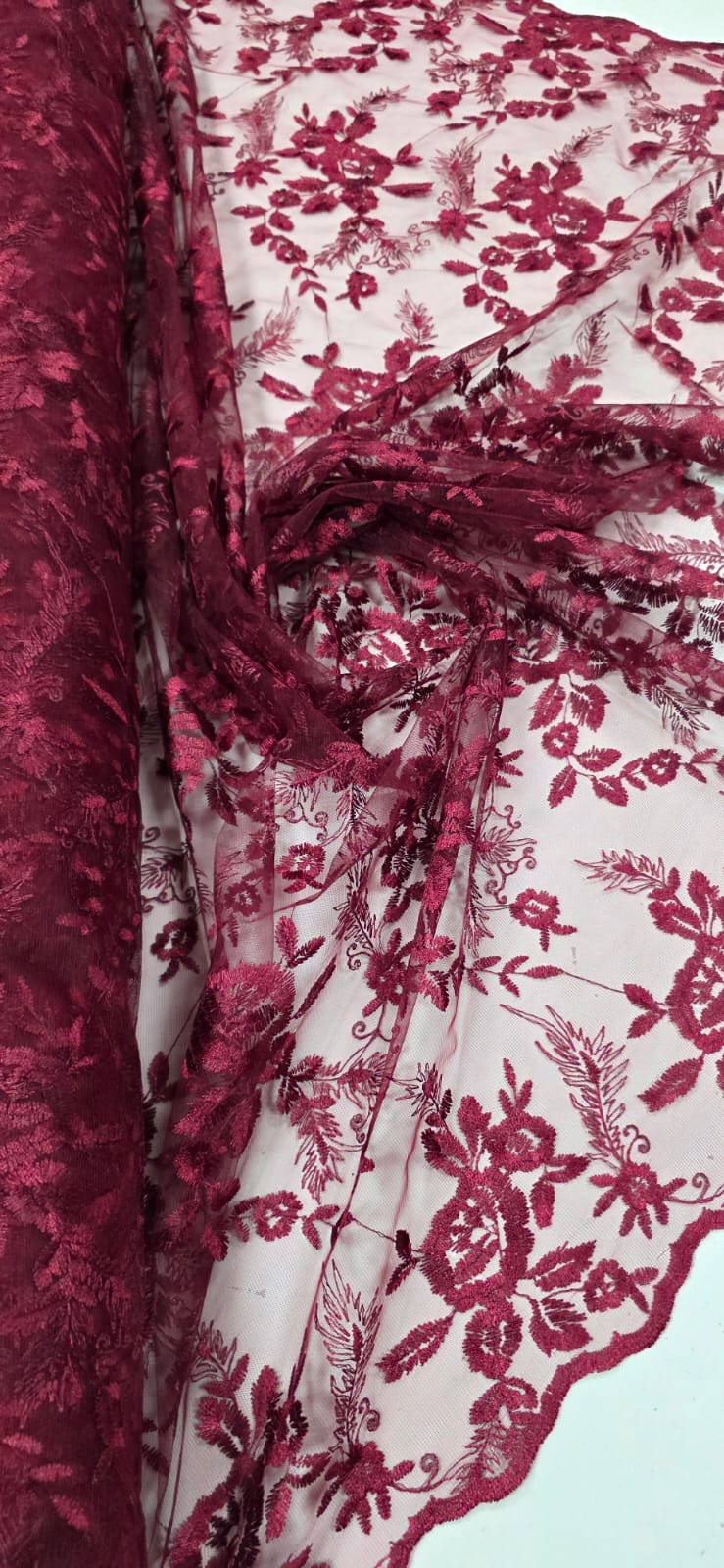 Tule Bordado com Bico Marsala Modelo 26