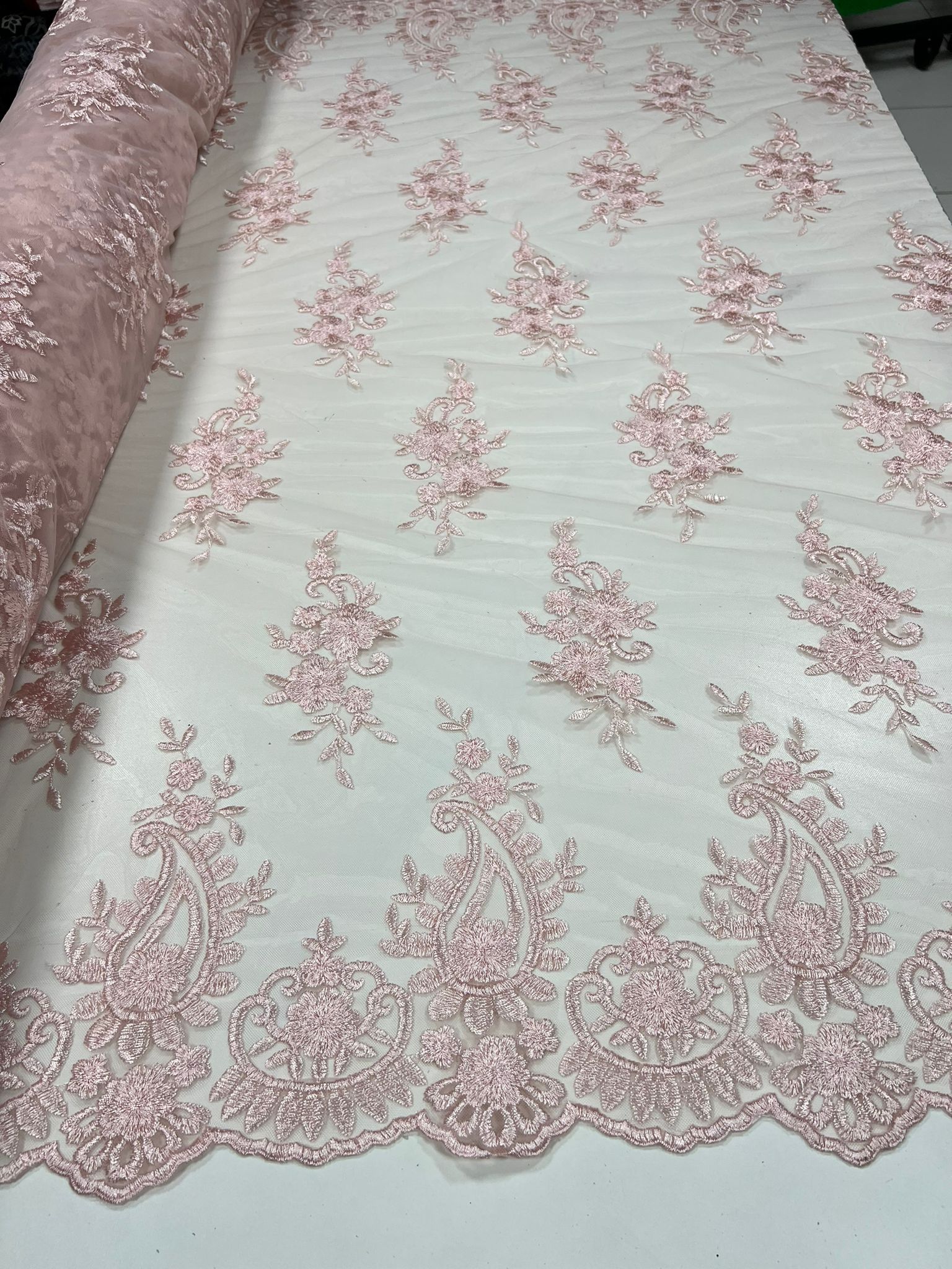 Tule Bordado com Bico Rosa Bebê 02