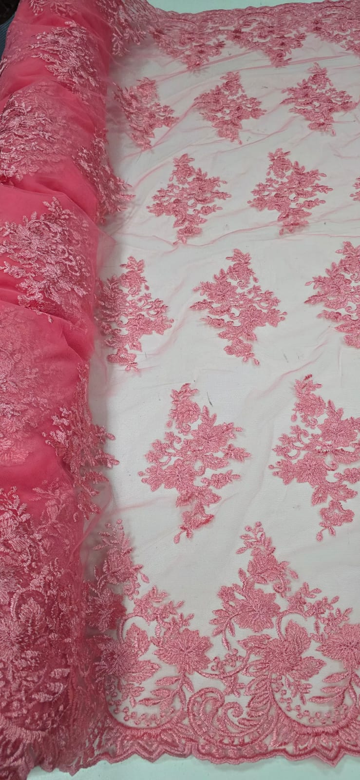 Tule Bordado com Bico Rosa Chiclete 39DC2